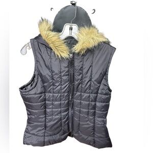Charlotte Russe Women’s Black Hooded Puffer Vest with Faux Fur Trim